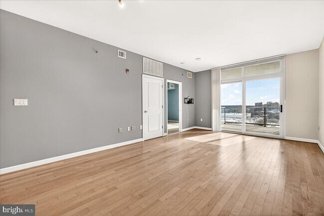 Building Photo - 5750 Bou Ave