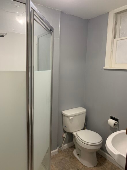Downstairs Bathroom - 659 5th St