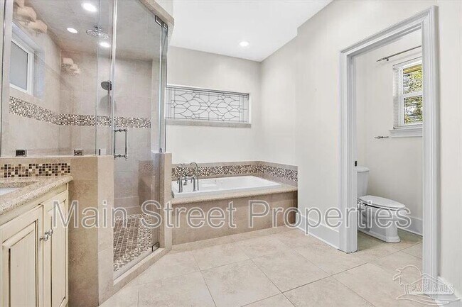 Building Photo - 4700 Bohemia Dr