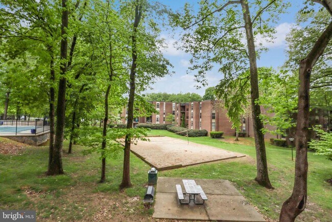 Building Photo - 3308 Woodburn Village Dr