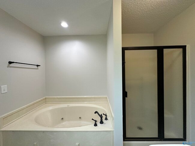 Building Photo - 722 Hobbs Rd SE