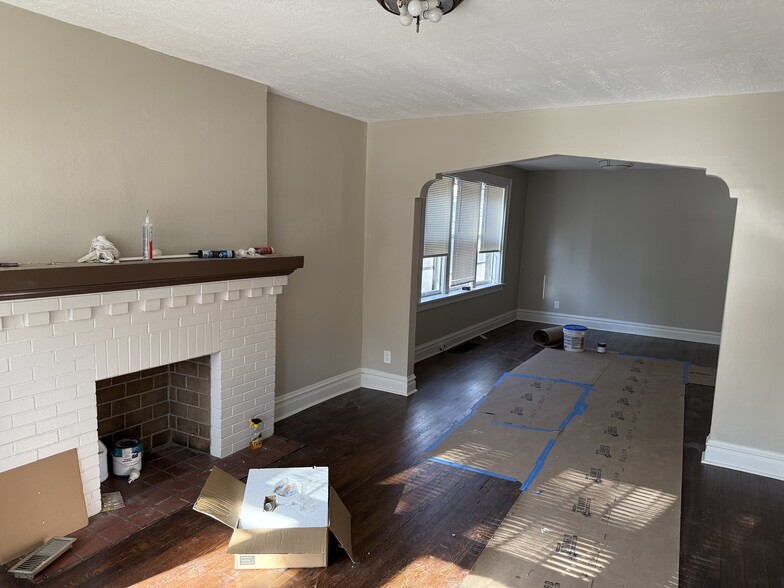 Living room/Dining rm - 7119 Amherst Ave