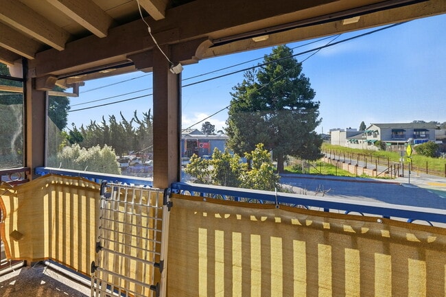 Building Photo - 820 Almar Ave