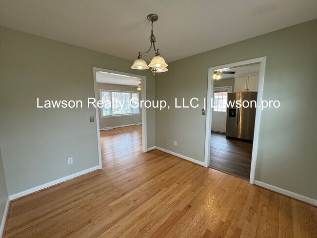 Building Photo - Beautiful Salem split level near the VA hospital