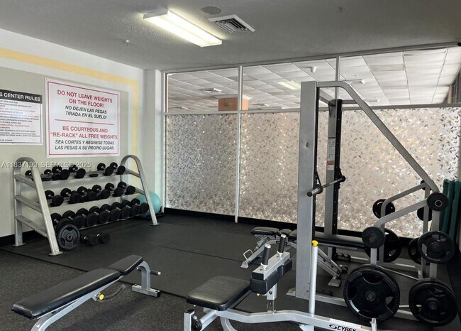 Building Photo - 400 Kings Point Dr