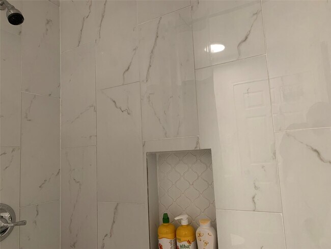 Building Photo - 411 Ulrich St