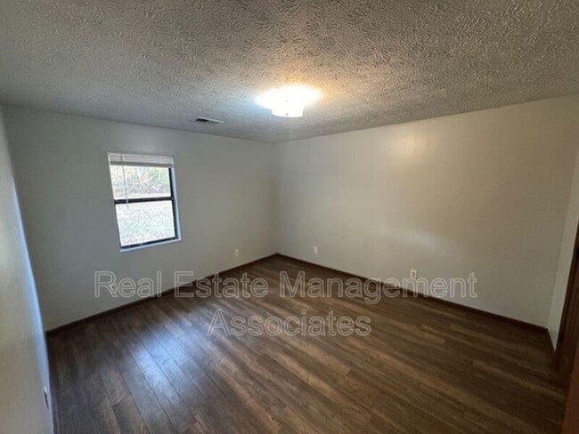 Building Photo - 295 Wood Rd