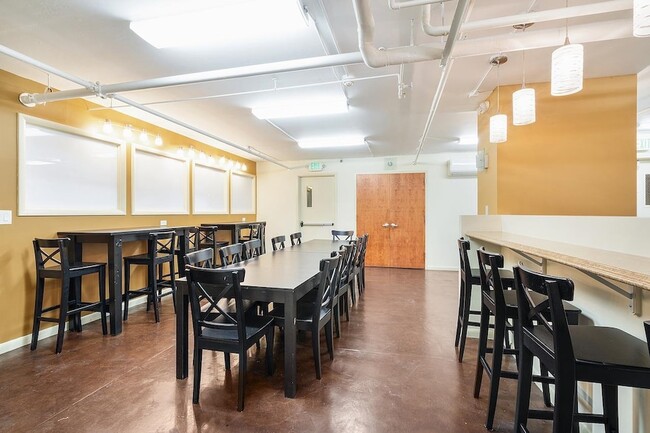 Building Photo - 10 Huron Ave