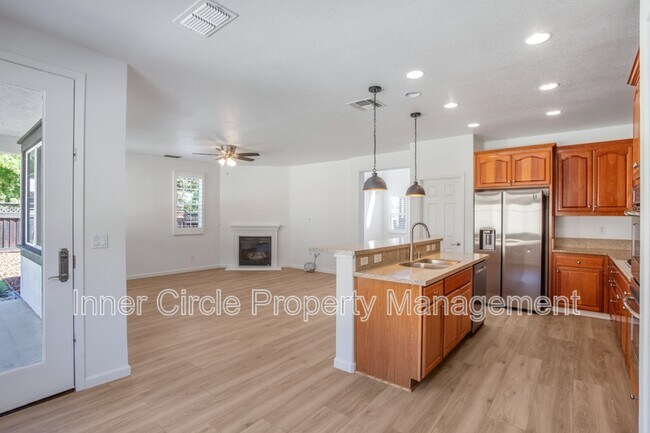 Building Photo - 5560 McFarlan Ranch Dr