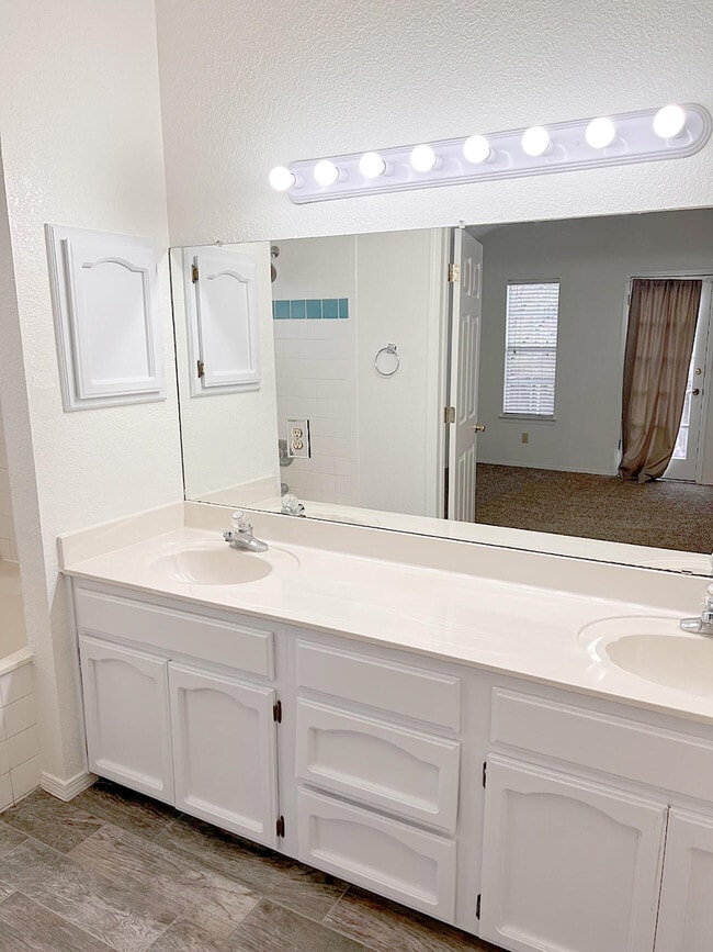 Building Photo - 7125 Tierra Taos Dr
