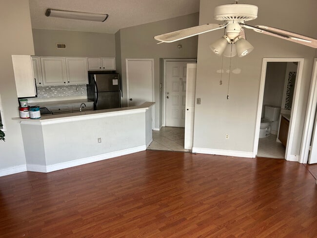 Building Photo - 2550 SW 18th Terrace