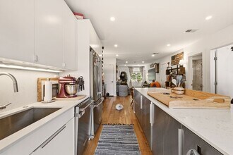 Building Photo - 1221 Oates St NE