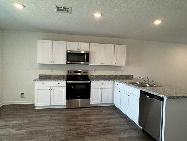 Building Photo - 2455 Tapatio Dr