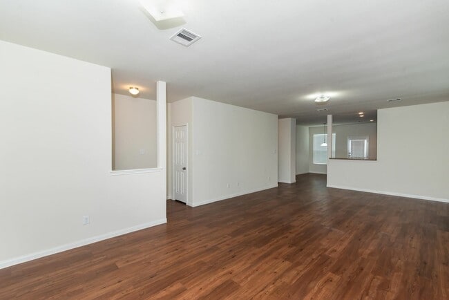 Building Photo - 16 Leisure Shore Ct