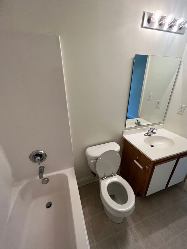 Building Photo - 1911-A/B Tabor Village Dr.