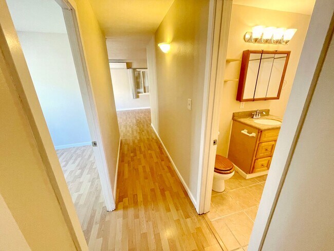 Building Photo - 3 Bed 1 Bath Unfurnished house in the Heart of Kihei - 1 year minimum available long term.