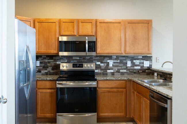 Building Photo - 8179 Meadowcrest Dr