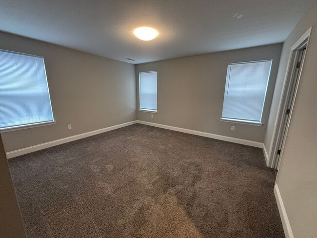 Building Photo - Beautiful Townhome in Cannonsburg!