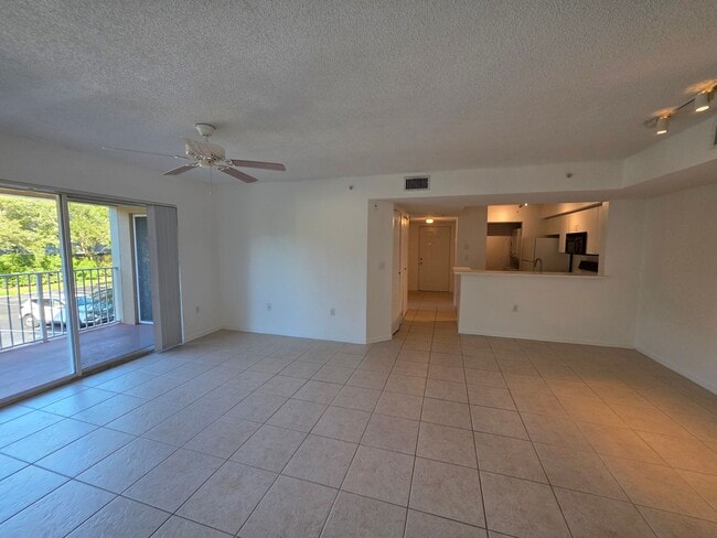 Building Photo - 2 Bedroom, 2 Bath in  Gated Community of Laguna