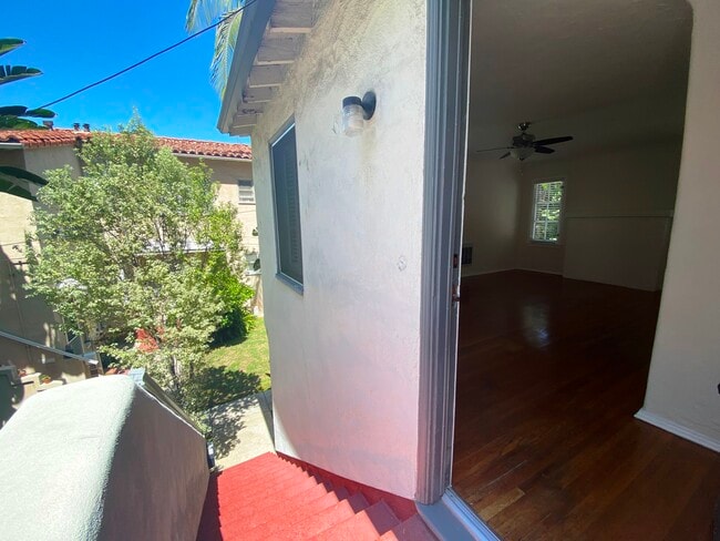 Building Photo - 1833 & 1839.5 Grace ave