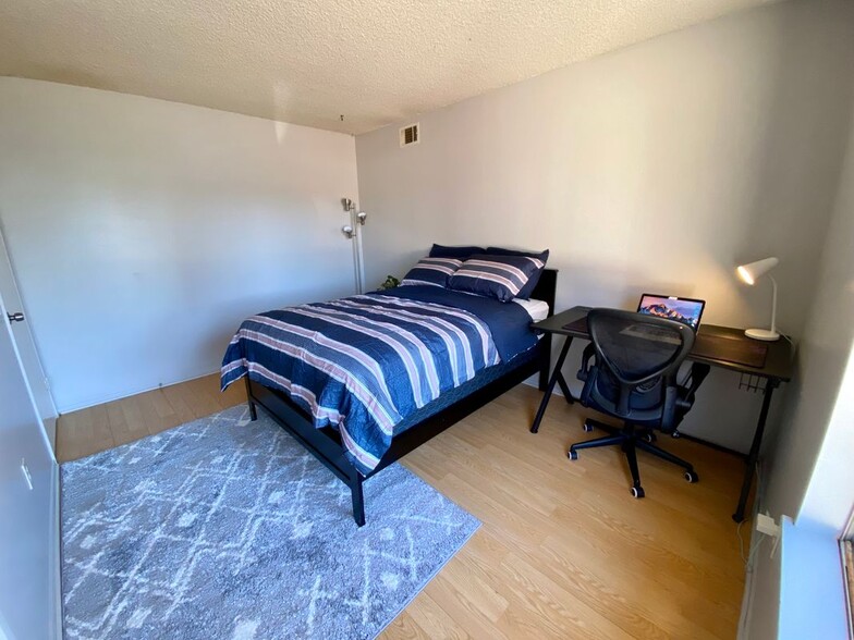 Building Photo - 3420 Bahia Pl