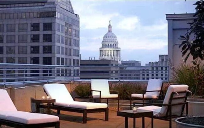 Building Photo - Authentically Cool Downtown Austin Condo | Walk Everywhere | Fully Furnished