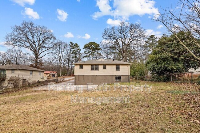 Building Photo - 1321 5 Mile Rd