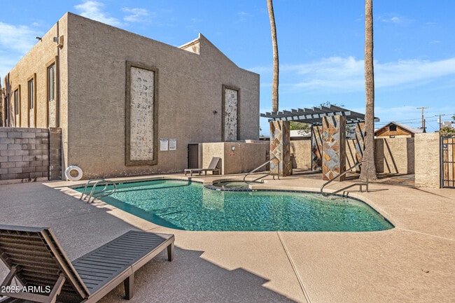 Building Photo - 1241 N 48th St