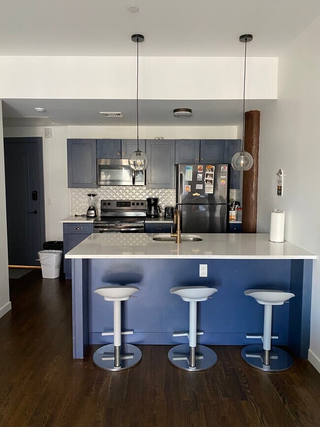 Building Photo - 136 Main St