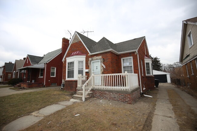 Primary Photo - 17390 Bradford Ave