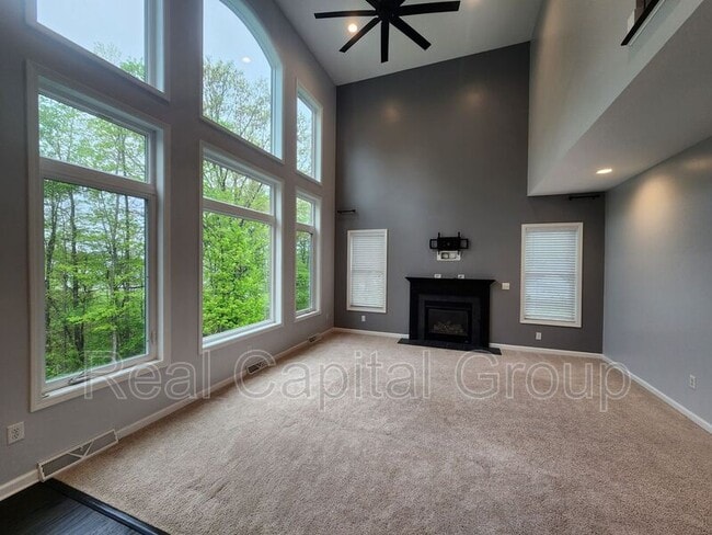 Building Photo - 40 Haywood Ln
