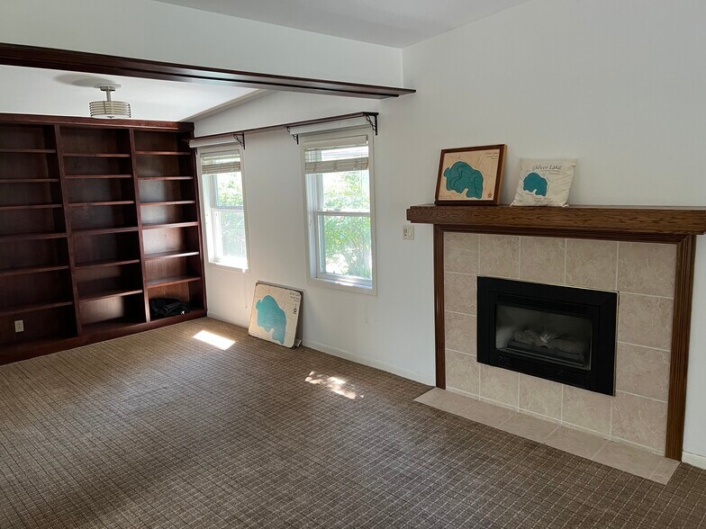 Living room with fireplace - 3295 N Silver Lake Dr