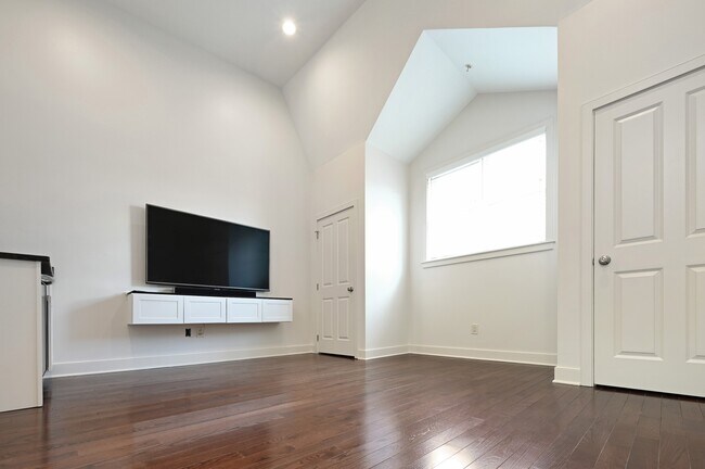 Building Photo - 4059 St Johns Way