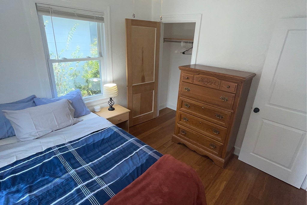 Building Photo - 4520 Burlington Ave N