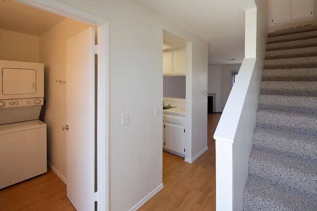 Primary Photo - 2br/1.5ba Townhouse in North Park with Was...
