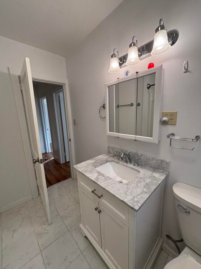 Building Photo - 919 Seminole Ave