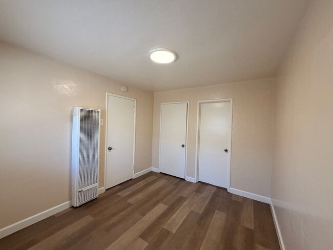Building Photo - 460 S Buena Vista Ave