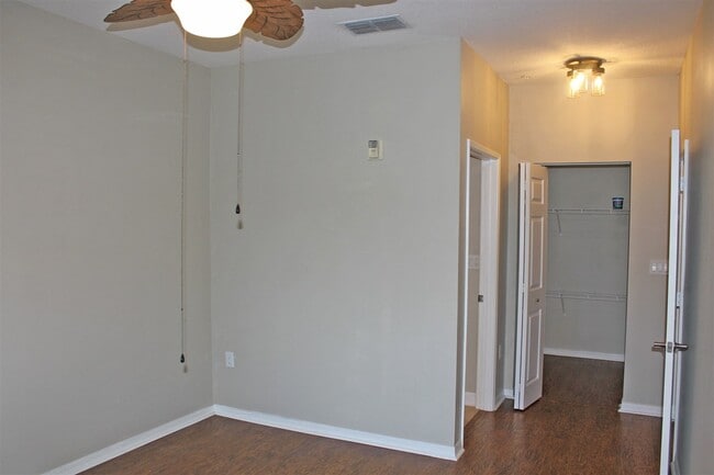 Building Photo - 550 Florida Club Blvd