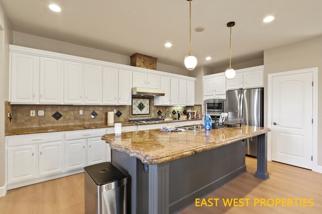 Building Photo - 27 Hathaway