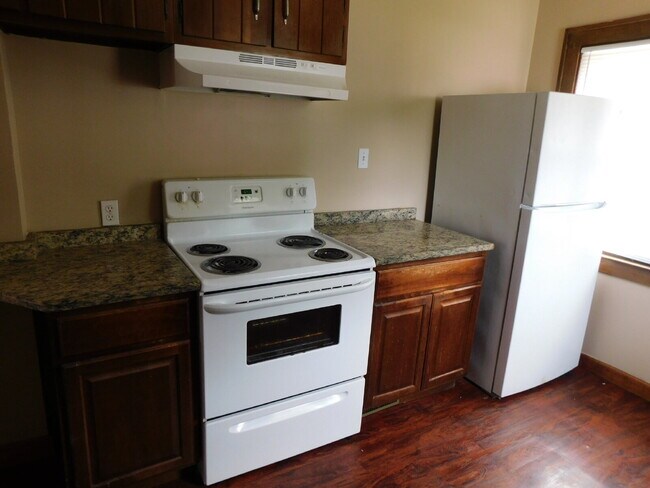 Building Photo - Smartly Located Bungalow in Great Area