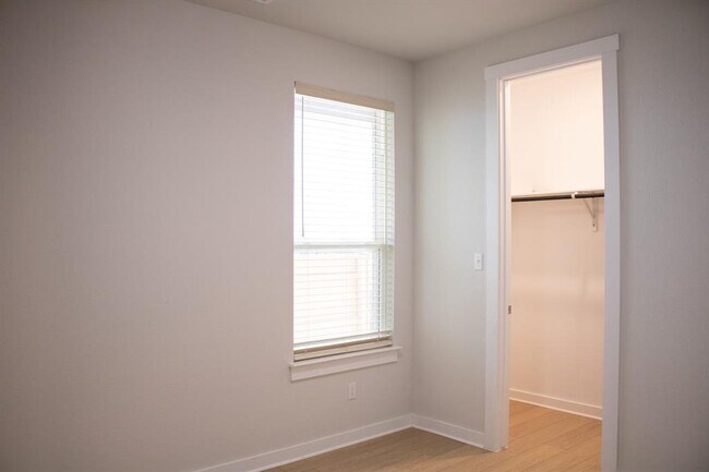 Building Photo - 123 Table Top Bnd