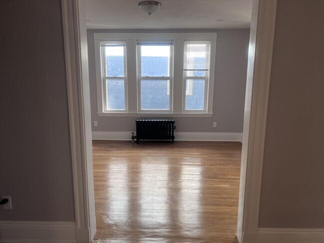 Building Photo - 54P