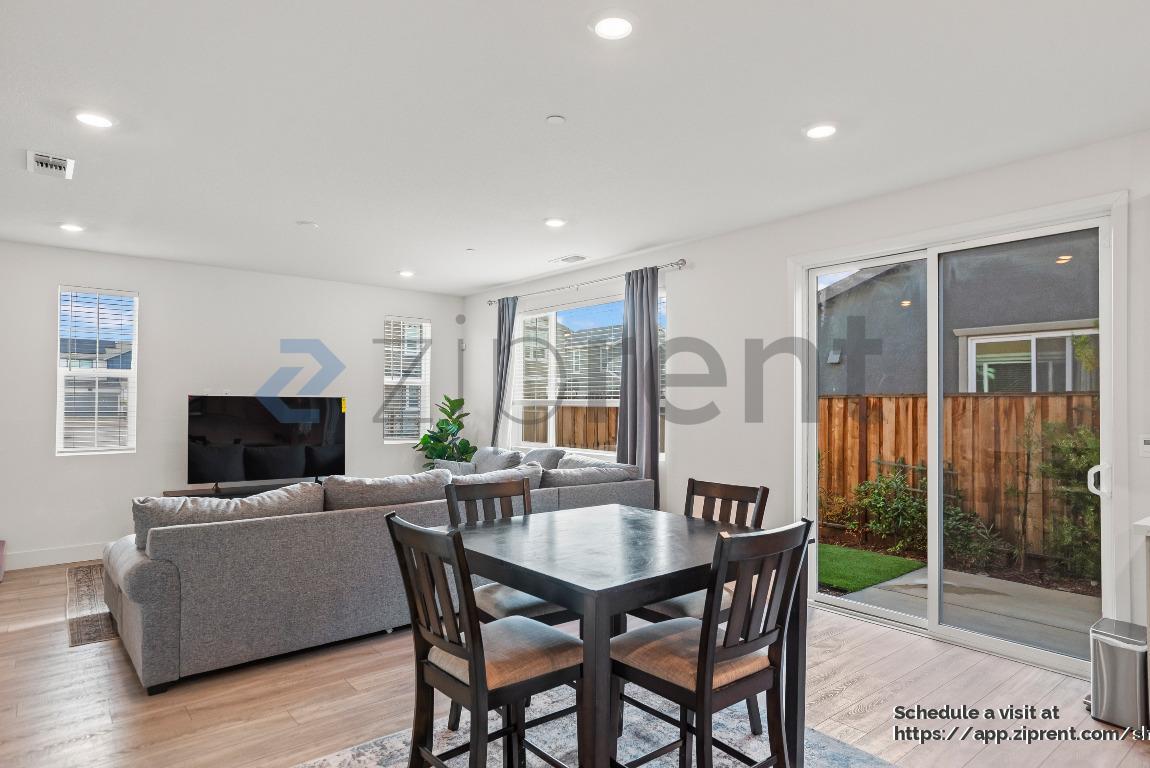 Building Photo - 1804 French Wy