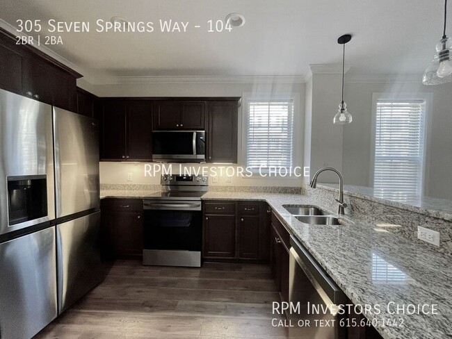 Building Photo - 305 Seven Springs Way