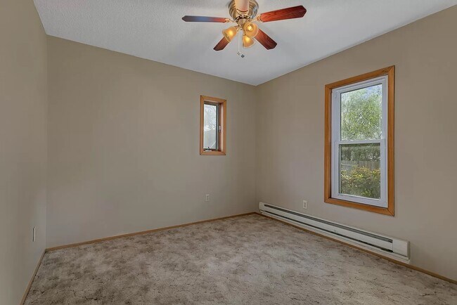 Building Photo - 320 9th Ave N