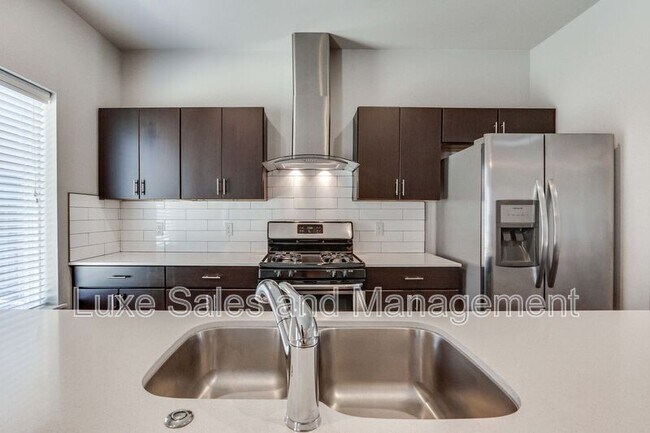 Building Photo - 17604 Sunny Hollow Rd