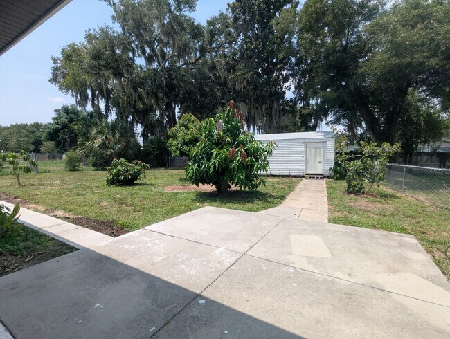 Building Photo - For Rent: 4 Bedroom, 3  Bathroom, Office/Den, Sunroom/Florida room, Large Shed, Huge backyard