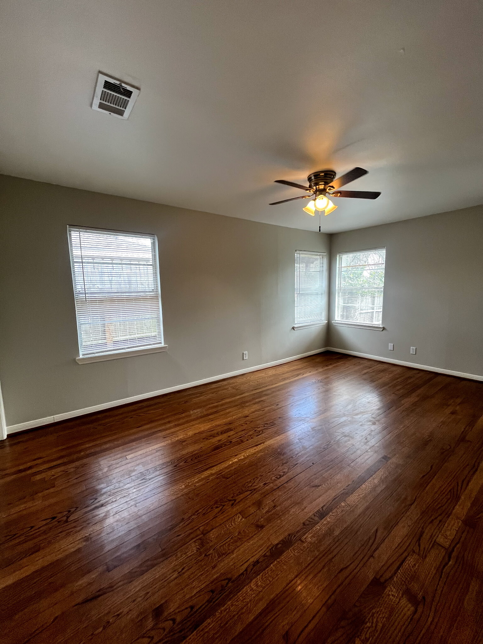 Building Photo - 9613 Westview Dr