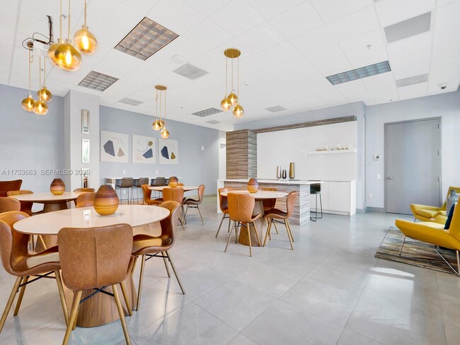 Building Photo - 1200 Brickell Bay Dr