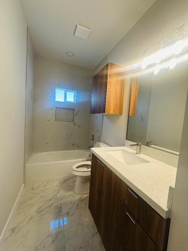 Building Photo - 2012 Selena St